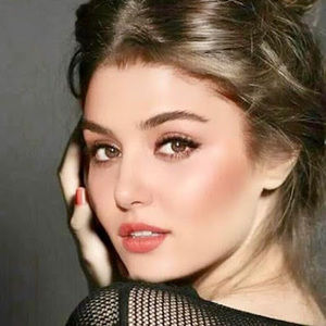 Meet your Posher, Elif